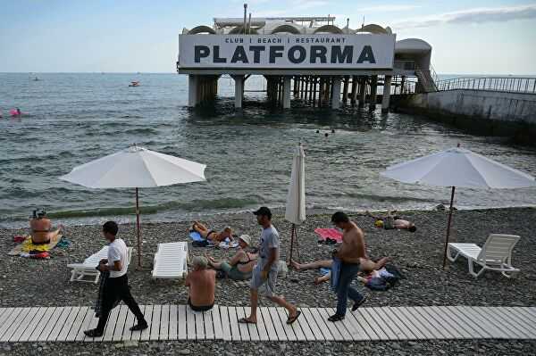 Пляжи черного моря в Сочи, чистая вода, теплое море